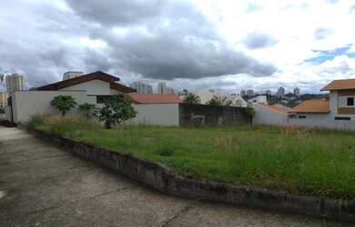 Imagem 1: Terreno de esquina condomínio para venda possui 570 metros quadrados