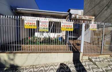 Imagem: A casa possui 2 Dormitórios, 1 Banheiro, 2 Vagas na garagem