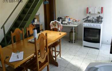 Imagem: A casa possui 3 Dormitórios, 2 Banheiros, 4 Vagas na garagem