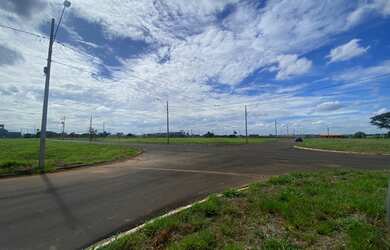 Imagem: O terreno possui 270m² de Área, Imóvel novo e está localizado