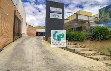 Imagem: O depósito possui 3 Vagas na garagem, 105m² de Área e está