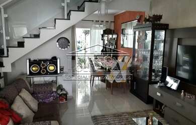 Imagem: A casa possui 2 Dormitórios, 1 Banheiro, 2 Vagas na garagem