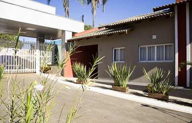 Imagem: A casa em condomínio possui 3 Dormitórios, 3 Banheiros, 2