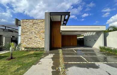 Imagem: A casa em condomínio à venda possui 3 Dormitórios, 4 Banheiros