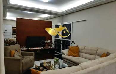 Imagem: A casa possui 2 Dormitórios, 2 Banheiros, 2 Vagas na garagem