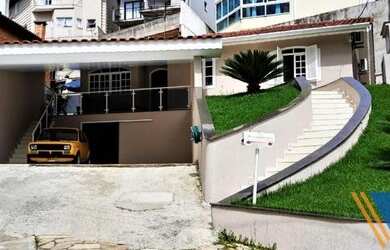 Imagem 2: Casa a venda localizada no condomínio Country Club em Arujá-SP