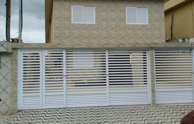 Imagem: A casa possui 2 Dormitórios, 1 Banheiro, 1 Vaga na garagem