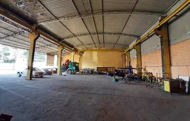 Imagem: O depósito possui 5 Vagas na garagem, 2.000m² de Área e