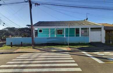 Imagem: A casa possui 5 Dormitórios, 3 Banheiros, 3 Vagas na garagem