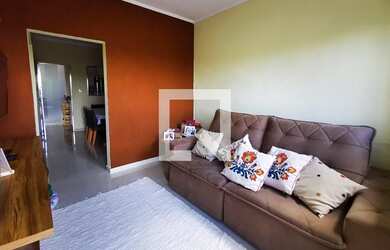 Imagem: A casa possui 2 Dormitórios, 3 Banheiros, 2 Vagas na garagem