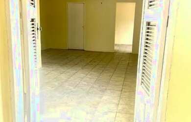 Imagem: A casa possui 2 Dormitórios, 1 Banheiro, 1 Vaga na garagem