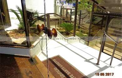 Imagem: O apartamento possui 3 Dormitórios, 1 Banheiro, 2 Vagas na