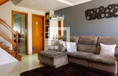 Imagem: A casa possui 2 Dormitórios, 3 Banheiros, 1 Vaga na garagem