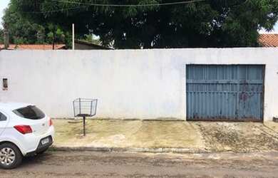 Imagem: A casa possui 3 Dormitórios, 2 Banheiros, 3 Vagas na garagem