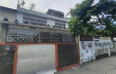 Imagem: A casa possui 3 Dormitórios, 3 Banheiros, 2 Vagas na garagem