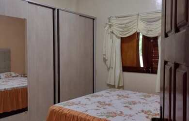 Imagem: A casa possui 3 Dormitórios, 3 Banheiros, 3 Vagas na garagem