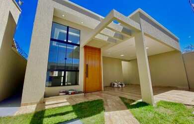 Imagem: A casa possui 3 Dormitórios, 2 Banheiros, 250m² de Área e