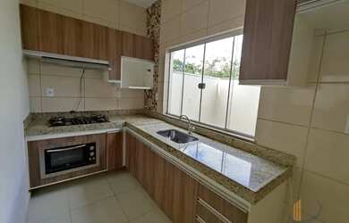 Imagem: A casa possui 2 Dormitórios, 2 Banheiros, 1 Vaga na garagem