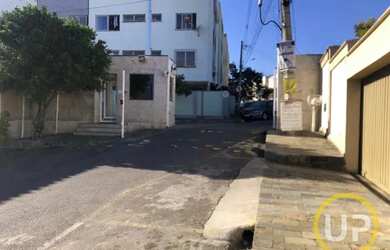 Imagem: O apartamento possui 3 Dormitórios, 1 Banheiro, 1 Vaga na garagem