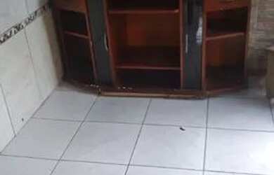 Imagem: A casa possui 1 Dormitório, 1 Banheiro, 1 Vaga na garagem