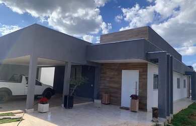 Imagem: A casa em condomínio possui 3 Dormitórios, 4 Banheiros, 3