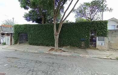 Imagem: A casa possui 2 Dormitórios, 3 Banheiros, 5 Vagas na garagem