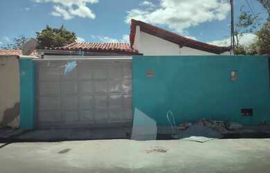 Imagem: A casa possui 3 Dormitórios, 1 Banheiro, 1 Vaga na garagem