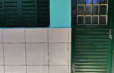 Imagem: A casa possui 2 Dormitórios, 1 Banheiro e está localizado