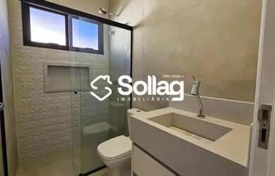 Imagem: A casa em condomínio possui 4 Dormitórios, 5 Banheiros, 4