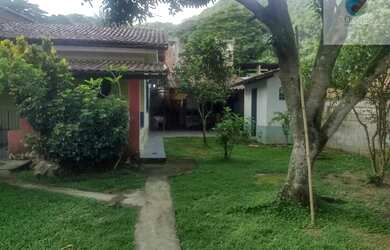 Imagem: A casa possui 2 Dormitórios, 2 Banheiros, 5 Vagas na garagem