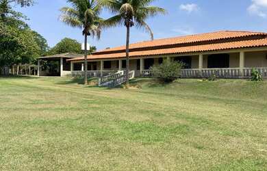 Imagem: A casa em condomínio possui 4 Dormitórios, 5 Banheiros, 5