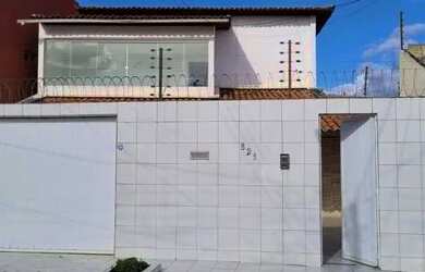 Imagem: A casa possui 4 Dormitórios, 4 Banheiros, 5 Vagas na garagem