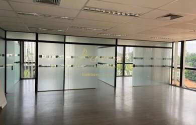 Imagem: O depósito possui 3 Vagas na garagem e 150m² de Área e está