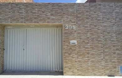 Imagem: A casa possui 2 Dormitórios, 3 Banheiros, 1 Vaga na garagem