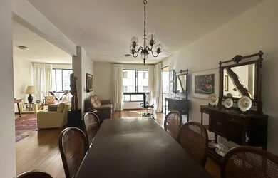 Imagem: O apartamento possui 4 Dormitórios, 3 Banheiros, 3 Vagas na