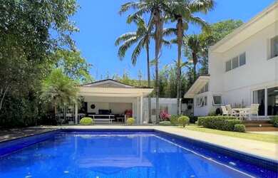 Imagem: A casa em condomínio possui 4 Dormitórios, 5 Banheiros, 5