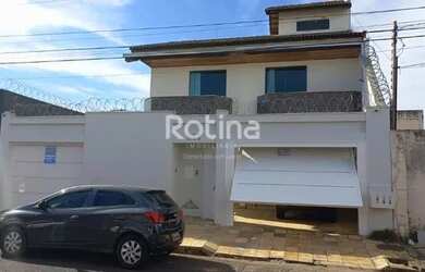 Imagem: A casa possui 4 Dormitórios, 1 Banheiro, 140m² de Área e