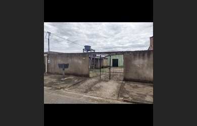 Imagem: A casa possui 2 Dormitórios, 1 Banheiro, 2 Vagas na garagem