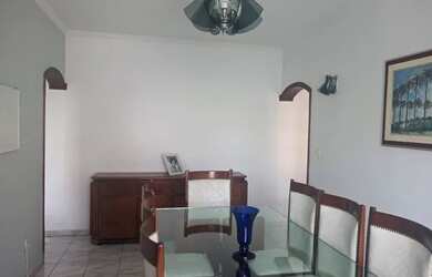 Imagem: O apartamento possui 3 Dormitórios, 1 Banheiro, 1 Vaga na garagem