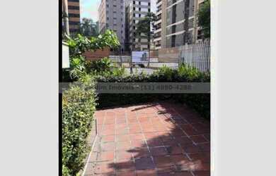 Imagem: A casa possui 3 Dormitórios, 1 Banheiro, 2 Vagas na garagem