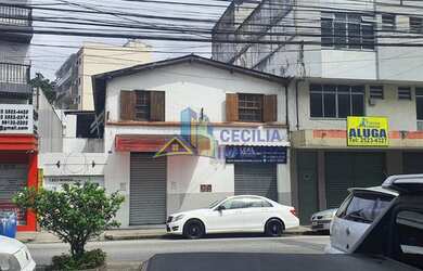 Imagem: A casa possui 4 Dormitórios, 2 Banheiros, 3 Vagas na garagem