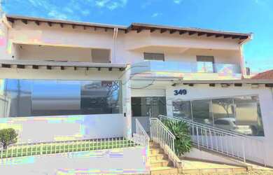 Imagem: A casa possui 5 Dormitórios, 5 Banheiros, 476m² de Área e