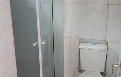 Imagem: A casa possui 2 Dormitórios, 1 Banheiro, 2 Vagas na garagem