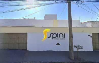 Imagem: A casa possui 2 Dormitórios, 2 Banheiros, 2 Vagas na garagem