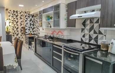 Imagem: A casa possui 3 Dormitórios, 2 Banheiros, 2 Vagas na garagem