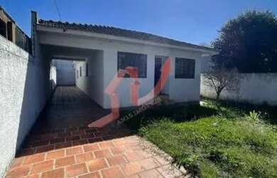 Imagem: A casa possui 3 Dormitórios, 1 Banheiro, 3 Vagas na garagem