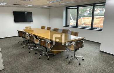 Imagem: O depósito possui 5 Vagas na garagem, 387m² de Área e está