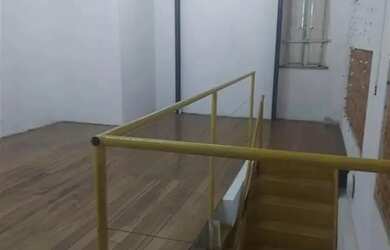 Imagem: O depósito possui 2 Vagas na garagem, 312m² de Área e está