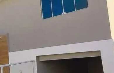 Imagem: A casa possui 3 Dormitórios, 3 Banheiros, 2 Vagas na garagem