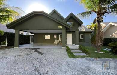 Imagem: A casa em condomínio possui 4 Dormitórios, 5 Banheiros, 2